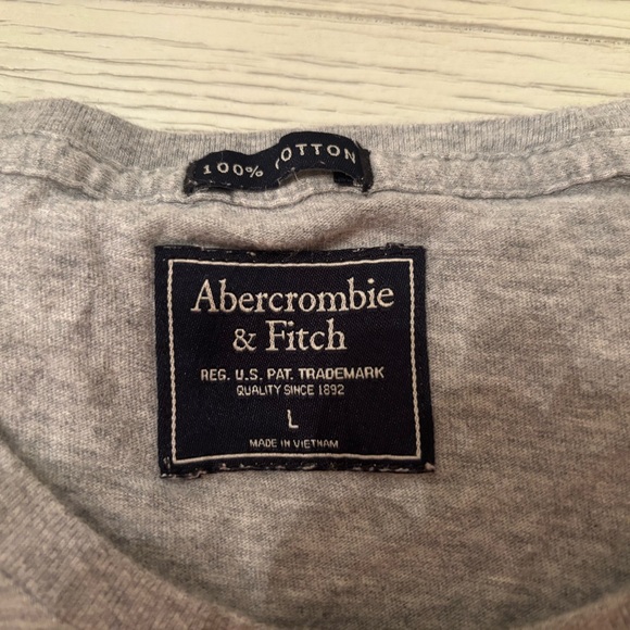 Abercrombie & Fitch Heather Gray Tee - Picture 2 of 2